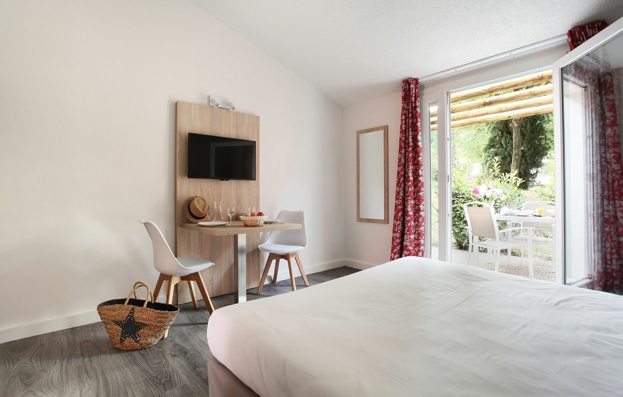 Residence Odalys Le Village Camarguais Les Gardians Арль Екстер'єр фото