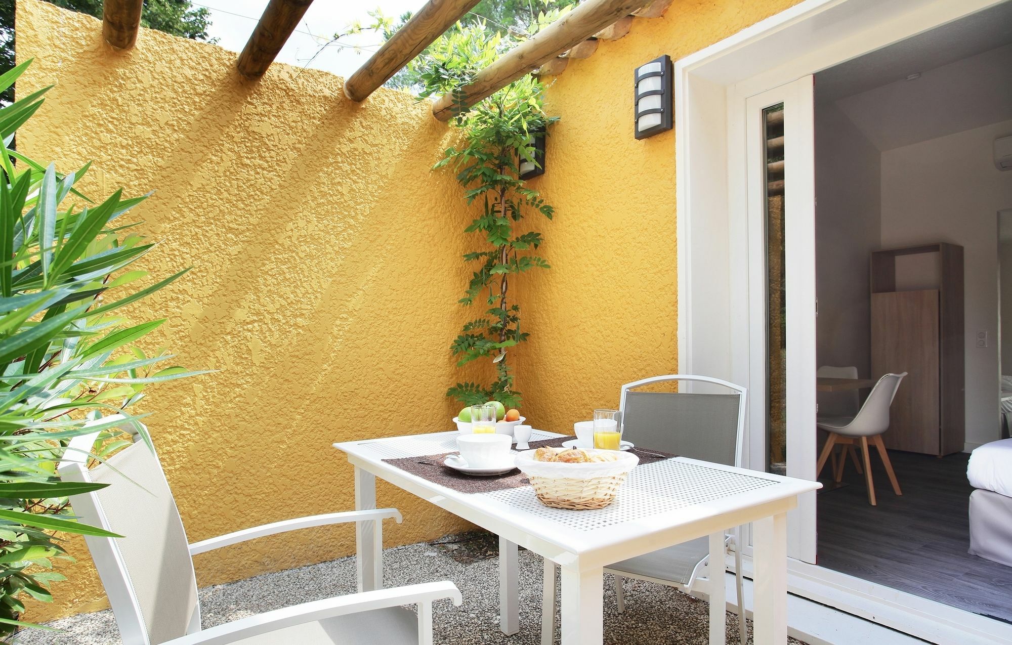 Residence Odalys Le Village Camarguais Les Gardians Арль Екстер'єр фото
